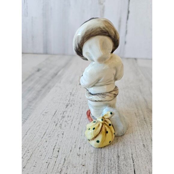 Gort snowflake Eskimo figurine vintage bone china statue girl Chinese Japanese - Picture 3 of 9